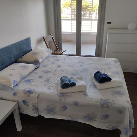 White-Blue Vibes, Seafront 2-Bedroom Apt Montesilvano Marina Esterno foto