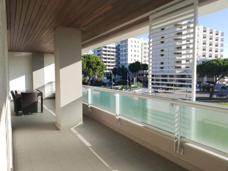 White-Blue Vibes, Seafront 2-Bedroom Apt Montesilvano Marina Esterno foto