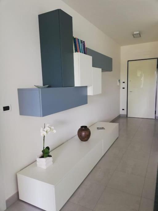 White-Blue Vibes, Seafront 2-Bedroom Apt Montesilvano Marina Esterno foto