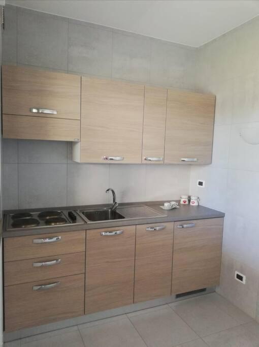 White-Blue Vibes, Seafront 2-Bedroom Apt Montesilvano Marina Esterno foto