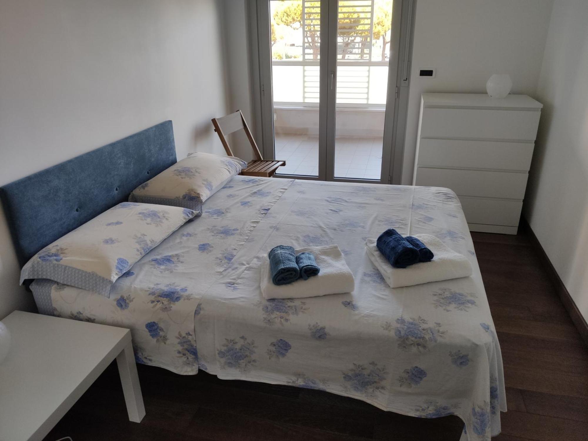 White-Blue Vibes, Seafront 2-Bedroom Apt Montesilvano Marina Esterno foto