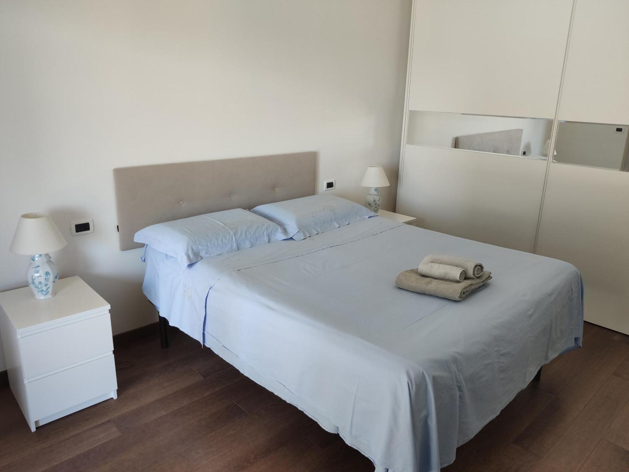 White-Blue Vibes, Seafront 2-Bedroom Apt Montesilvano Marina Esterno foto